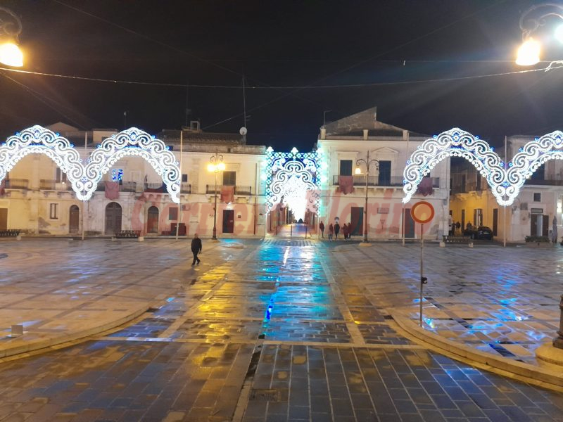 La festa di San Giuseppe è finita ma le luminarie rimangono accese