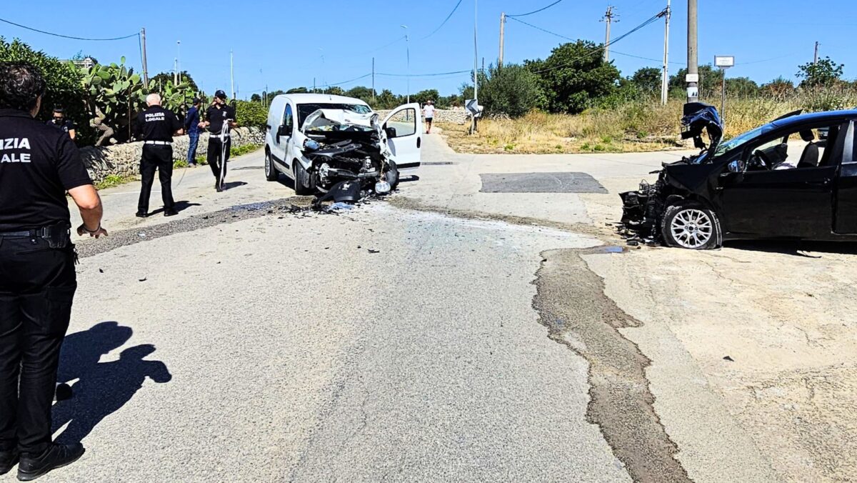 Brutto incidente sulla Rosolini-Modica, impatto frontale tra due auto