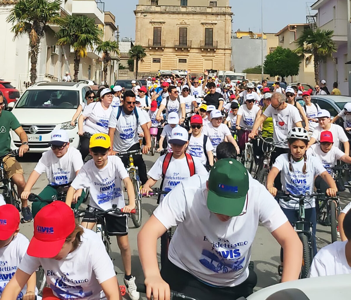Rosolini pedala per la solidarietà: la “Biciclettiamo” Avis unisce la comunità nella donazione di sangue