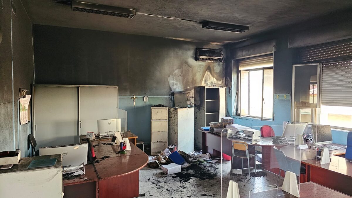 Un fulmine provoca incendio all’interno dell’Istituto comprensivo De Cillis di Rosolini